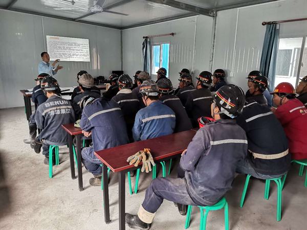 陜煤建設礦建二公司：把習近平總書記關于安全生產(chǎn)重要論述帶到班組去