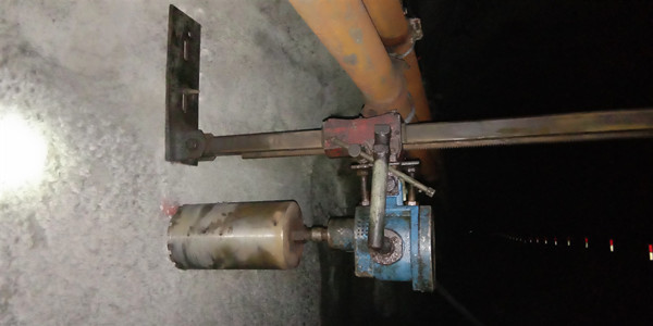 陜煤建設澄合分公司安裝三隊井下打孔作業(yè)有了“新利器”