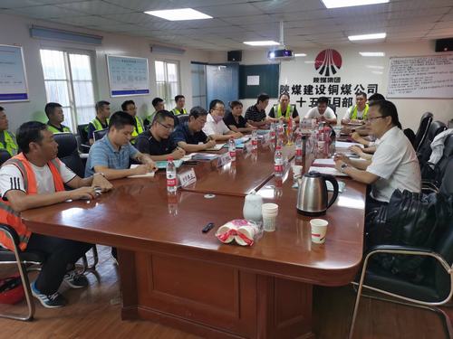 陜煤建設(shè)銅煤公司承建的藍(lán)山水岸通過(guò)優(yōu)質(zhì)結(jié)構(gòu)、綠色示范工程驗(yàn)收