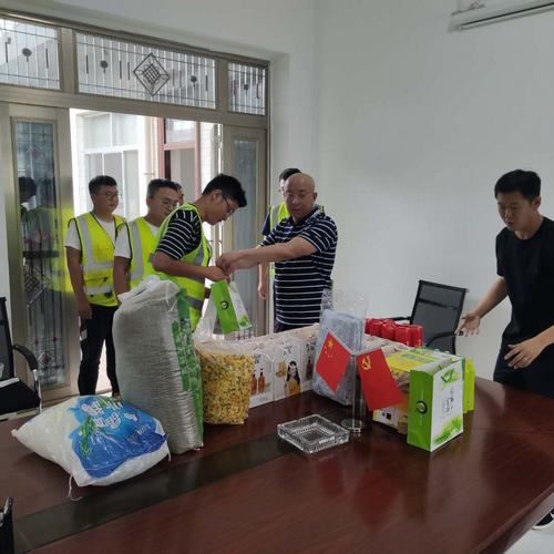 夏日送清涼，關懷暖人心