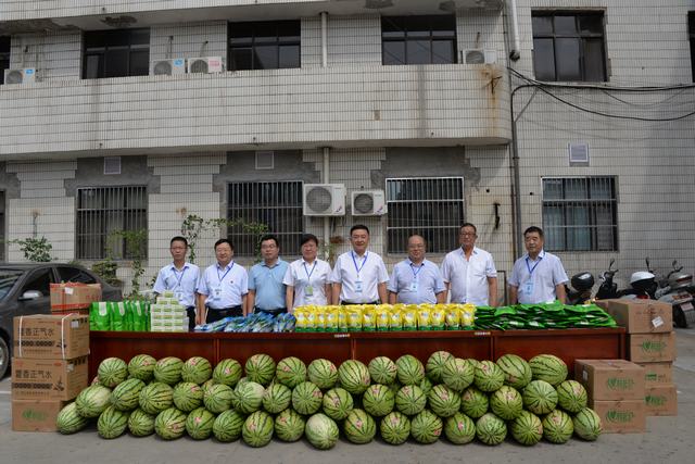 韓城礦業(yè)黨委副書記、工會主席申峰一行蒞臨陜煤建設(shè)韓城分公司慰問