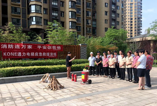 陜煤建設公司：江南世紀城小區(qū)組織消防電梯應急救援演練