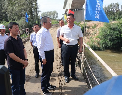 榆林市委副書(shū)記、市長(zhǎng)李春臨深入陜煤建設(shè)路橋分公司靖神鐵路項(xiàng)目調(diào)研指導(dǎo)