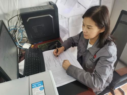 與青春有個“碰撞”，她們在工地綻放