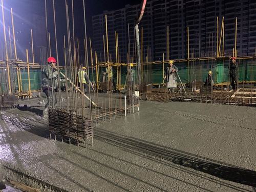 陜煤建設(shè)銅煤公司第一項目部金地華府項目大干熱潮迎風起，攻堅克難戰(zhàn)鼓擂