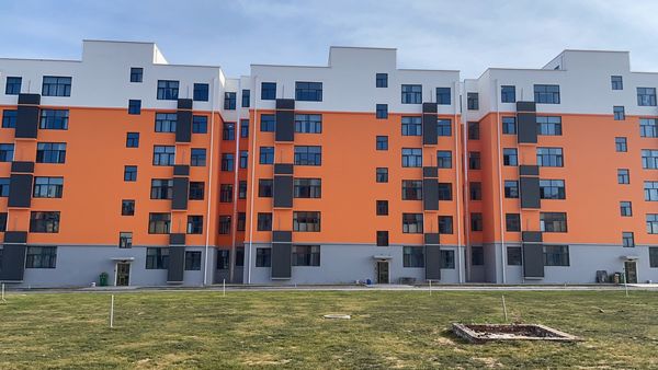 陜煤建設天工公司承建的小保當1、2#公寓樓順利通過竣工驗收