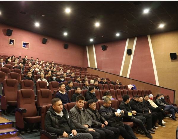 陜煤建設(shè)韓城分公司組織觀影《天邊加油站》激發(fā)職工愛崗精神