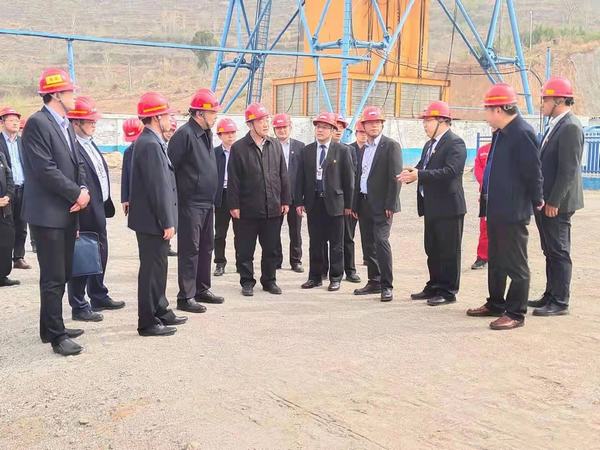 韓城礦業(yè)董事長(zhǎng)張維新蒞臨陜煤建設(shè)礦建二公司王峰項(xiàng)目部檢查指導(dǎo)工作