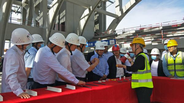 對標(biāo)交流促發(fā)展  觀摩學(xué)習(xí)共提升