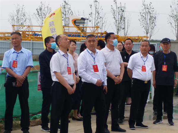 河南長(zhǎng)葛市政協(xié)黨組書(shū)記、主席寇永志一行調(diào)研河南龐源塔式起重機(jī)制造項(xiàng)目建設(shè)情況
