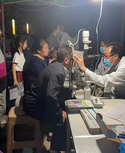 陜煤建設(shè)公司秦和物業(yè)江南世紀(jì)城管理處開(kāi)展“珍愛(ài)眼睛”義診活動(dòng)