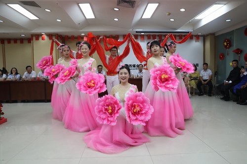 陜煤建設(shè)路橋分公司開展“凝心聚力跟黨走 砥礪奮進(jìn)譜華章”職工文藝匯演活動