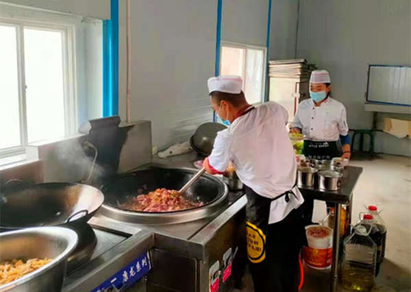 陜煤建設(shè)礦建三公司崔木項(xiàng)目部： 為職工辦實(shí)事，“新”食堂暖人心