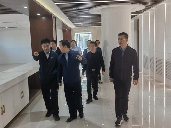 陜煤集團(tuán)陜西鐵路物流集團(tuán)黨委書記、董事長趙國智蒞臨靖神鐵路孟家灣站機(jī)輛中心檢查指導(dǎo)工作