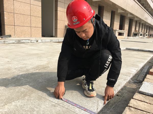 奉獻(xiàn)不言苦，追求無止境