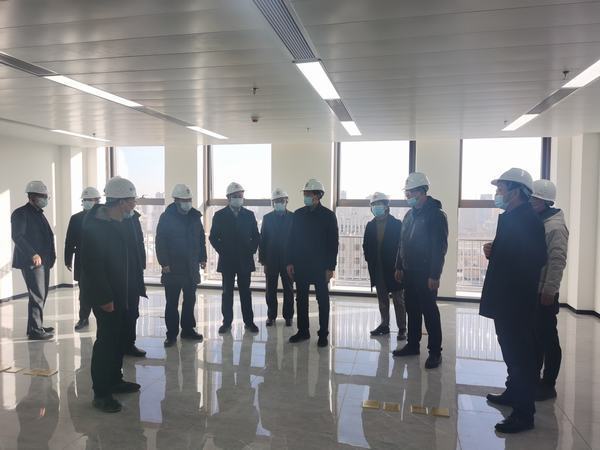 榆林市副市長陳忠一行蒞臨陜煤建設榆林公司高級人才創(chuàng)業(yè)活動中心改造工程項目調研指導工作