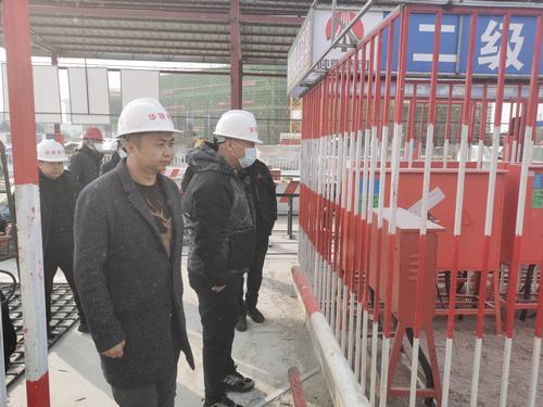 張掖市經(jīng)開區(qū)住建局、質(zhì)檢站領(lǐng)導(dǎo)蒞臨張掖潤泉瑞苑項(xiàng)目部檢查指導(dǎo)工作