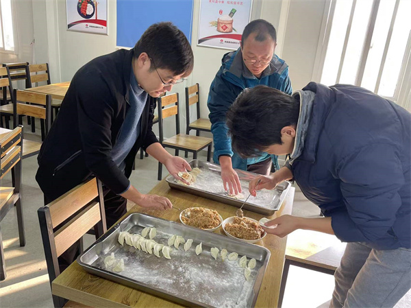 堅守項目現(xiàn)場，別樣溫暖瞬間