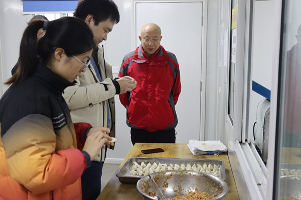 陜煤建設(shè)咸陽分公司：工地溫暖過小年