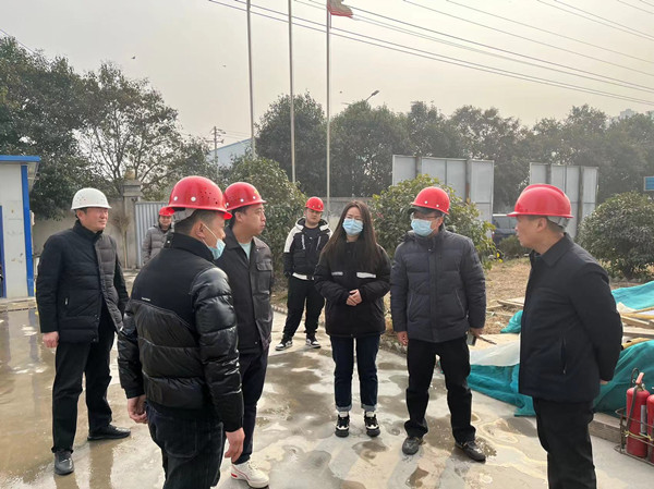 涇陽(yáng)縣縣委辦公室主任陳龍一行蒞臨陜煤建設(shè)咸陽(yáng)分公司第五項(xiàng)目部復(fù)工準(zhǔn)備工作