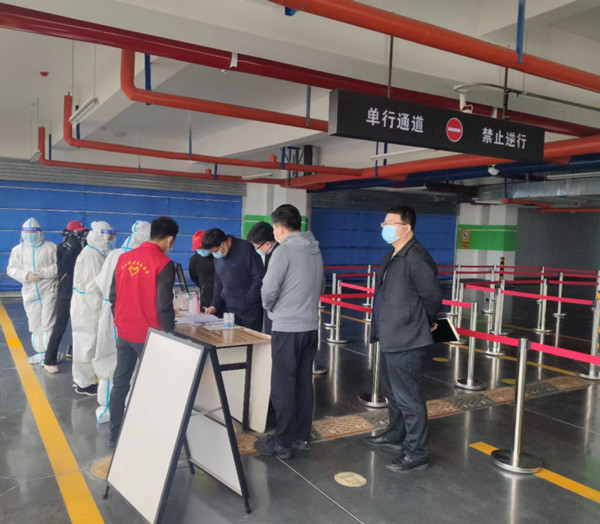 彬州市副市長(zhǎng)唐海崗一行蒞臨陜煤建設(shè)咸陽分公司銀西高彬州東前廣場(chǎng)項(xiàng)目進(jìn)行疫情防控檢查指導(dǎo)