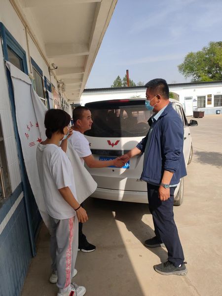 陜煤建設(shè)天工公司安裝三部慰問子洲縣馬岔鎮(zhèn)派出所警務人員