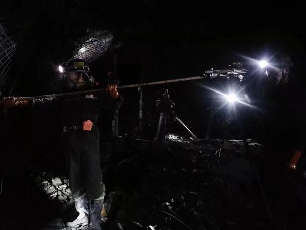 陜煤建設(shè)礦建二公司王峰項(xiàng)目部+25m水平南翼4#大巷聯(lián)絡(luò)巷順利貫通