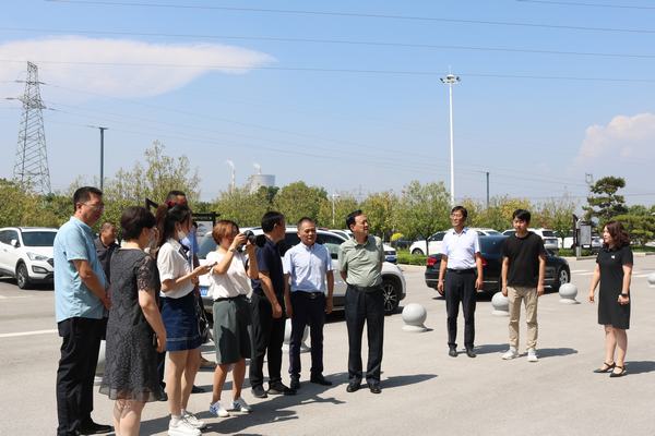 陜煤建設(shè)川耀公司:川耀PPP項目崔仙服務(wù)區(qū)迎來《中國公路》《陜西日報》兩家媒體采風(fēng)