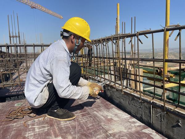 陜煤建設(shè)韓城分公司：不服“暑”！他們和太陽肩并肩