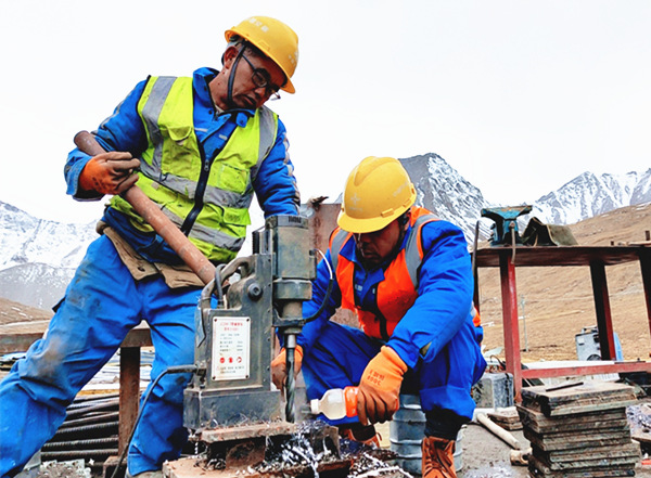 陜煤建設(shè)礦建三公司：確認(rèn)過(guò)腳步，你們就是雪域高原上的“掘進(jìn)鐵軍”
