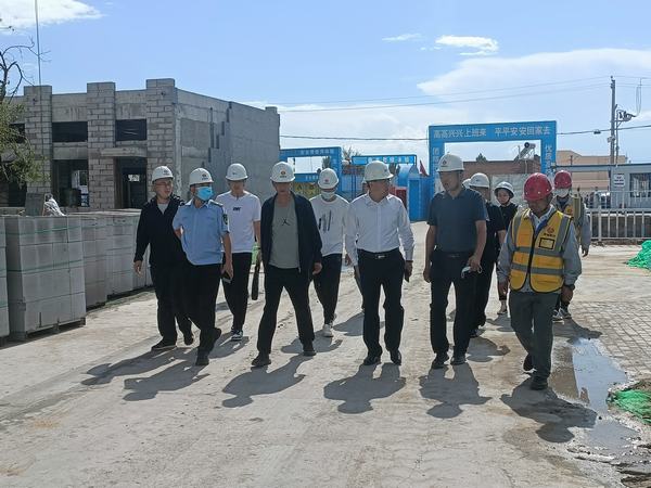 鄂托克旗旗委常委、政府副旗長許瑞峰一行蒞臨陜煤建設內(nèi)蒙古分公司第二項目部檢查指導工作