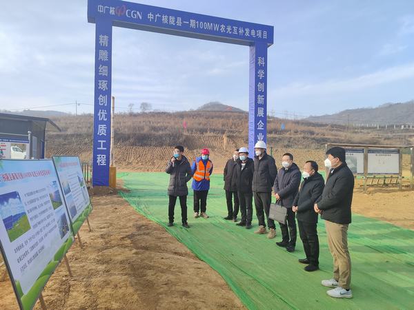<strong>隴縣招商局局長張強一行到隴縣農(nóng)光互補 發(fā)電項目檢查指導工作</strong>