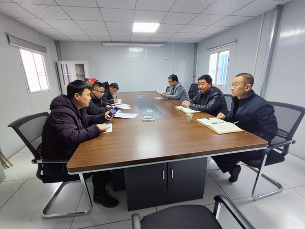 陜煤建設(shè)路橋分公司彬長(zhǎng)項(xiàng)目部“三到位”讓農(nóng)民工勞有所得 ，不再“憂酬煩薪”