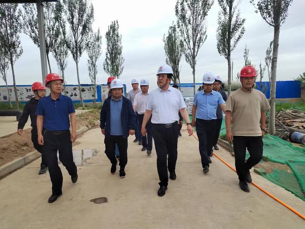 陜西彬長集團(tuán)有限公司董事長、黨委書記白永明一行蒞臨陜煤建設(shè)路橋分公司彬長項目部檢查