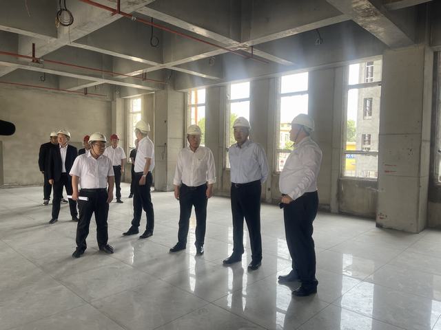 陜西陜煤韓城礦業(yè)有限公司黨委書記、董事長張維新蒞臨陜煤建設(shè)韓城分公司下峪口煤礦調(diào)度指揮綜合辦公樓工程檢查指導(dǎo)工作