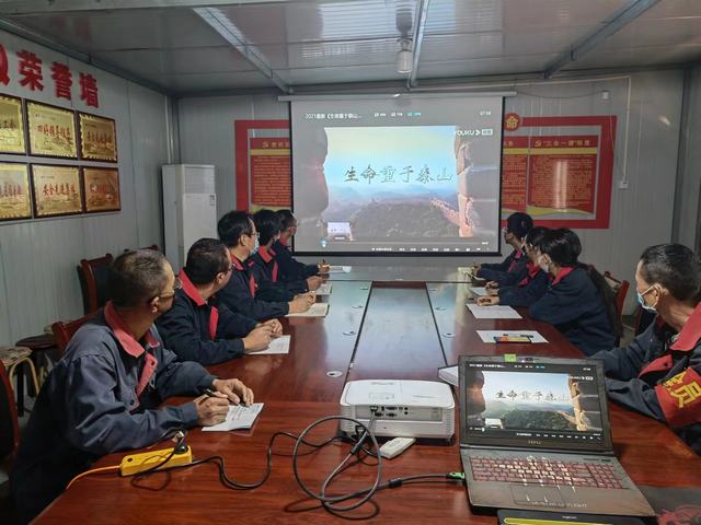 陜煤建設(shè)韓城分公司土建五項目部：黨員進工地 安全生產(chǎn)添活力