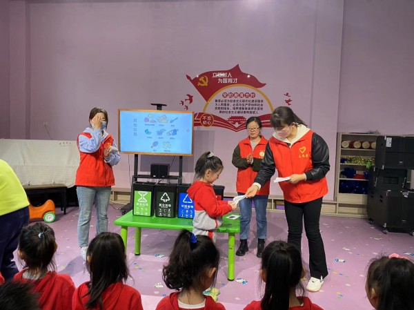 陜煤建設(shè)機(jī)電安裝公司垃圾分類進(jìn)校園爭(zhēng)做環(huán)?！靶∵_(dá)人”