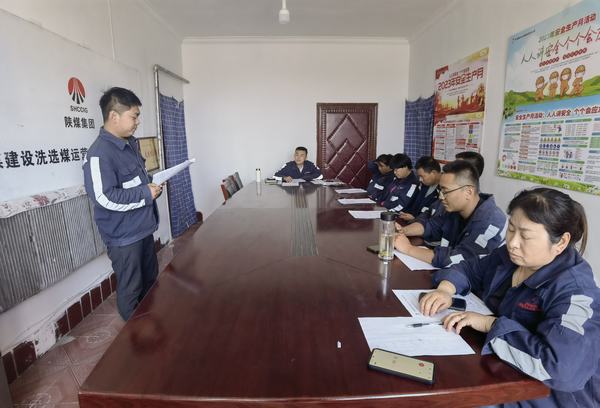 陜煤建設洗選煤運營公司第七項目部：拒三違遵章保安全，寄思念家書報平安