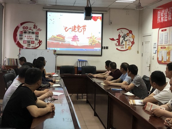 陜煤建設(shè)洗選煤運(yùn)營公司檸條塔運(yùn)營項目部開展“永遠(yuǎn)跟黨走”剪紙活動