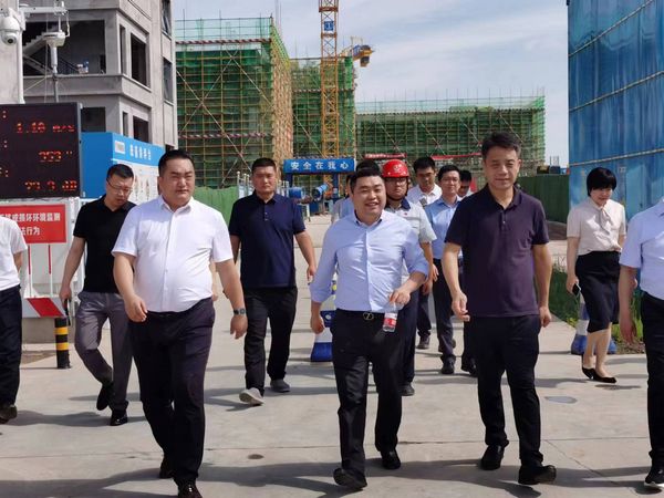 西咸新區(qū)管委會副主任劉宇斌蒞臨秦漢智康云谷基地檢查指導(dǎo)工作
