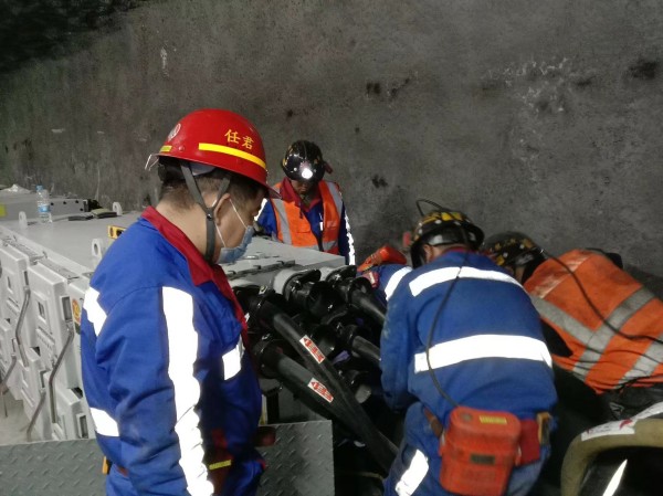 陜煤建設(shè)機(jī)電安裝公司：迎“峰”而上，“暑”你最美