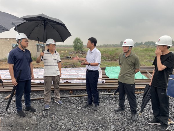 西安鐵路監(jiān)管局、陜西省交通廳檢查組一行蒞臨靖神鐵路孟紅聯(lián)絡(luò)線王則灣大橋調(diào)研指導(dǎo)工作