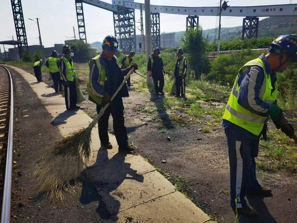 陜煤建設(shè)洗選煤運(yùn)營公司檸條塔運(yùn)營項目部：火熱情懷赤誠在心  不懼高溫護(hù)我清朗