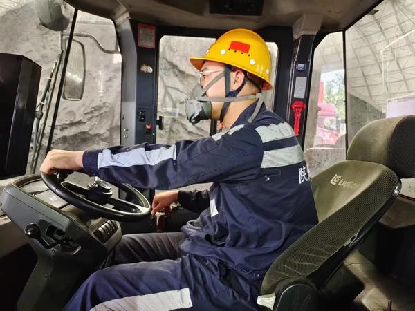 陜煤建設(shè)洗選煤運(yùn)營公司神渭蒲城運(yùn)營項(xiàng)目部：高溫下堅(jiān)守身影“暑”你最美