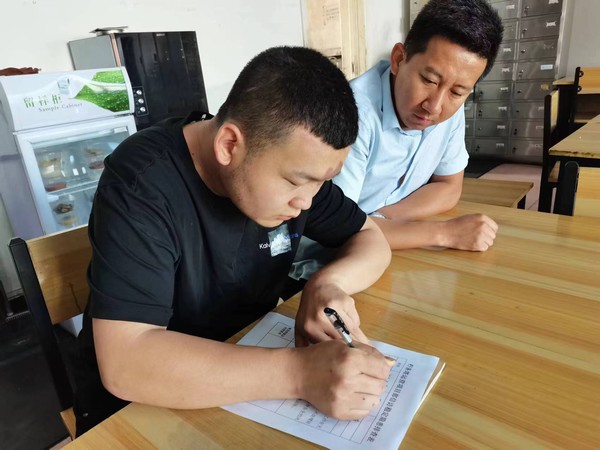 捐資助困彰顯大愛   溫情暖心聚力前行