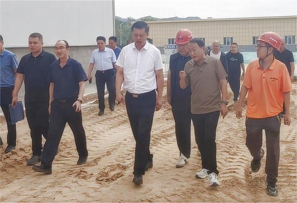 綏德縣縣委副書記、縣長(zhǎng)王誠(chéng)一行蒞臨陜煤建設(shè)路橋分公司綏德縣第二凈水廠工程調(diào)研