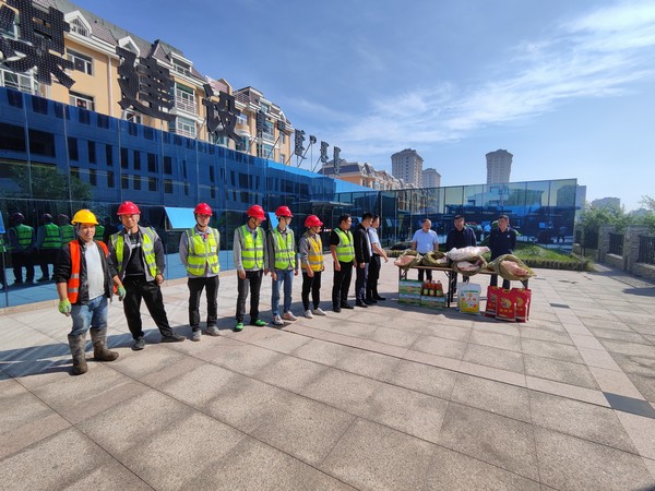 鄂爾多斯市泰寶投資有限公司副總經(jīng)理仲順維一行深入一線開(kāi)展節(jié)日問(wèn)候