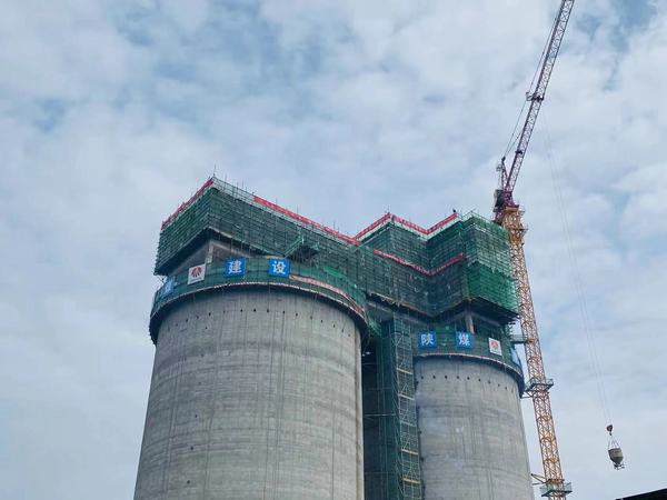 陜煤建設(shè)天工公司承建的胡家河（孟村）煤炭鐵路專用線改擴建項目儲煤倉工程順利封頂