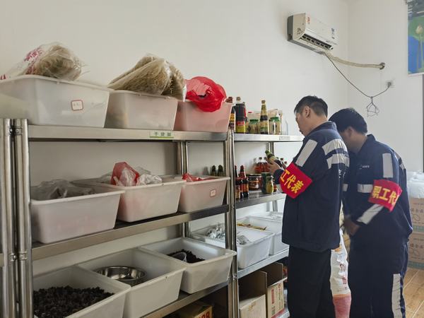 陜煤建設(shè)洗選煤運(yùn)營(yíng)公司神渭蒲城運(yùn)營(yíng)項(xiàng)目部：職工代表勤巡查 “兩堂一舍”暖人心