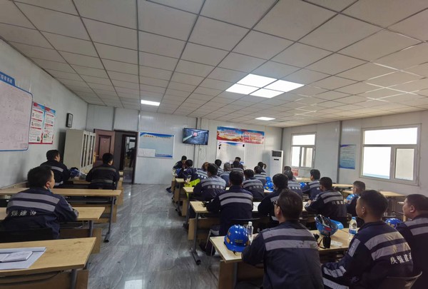 陜煤建設(shè)洗選煤運營公司紅柳林洗煤廠項目部： 一防一止降險  一守一護保安